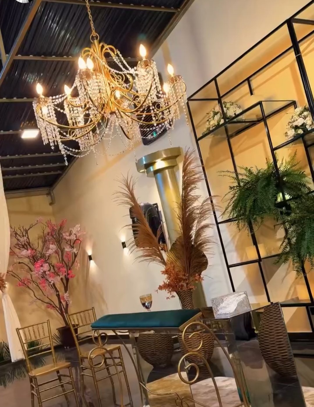 Cerimônia de casamento interno no La Luna Buffet